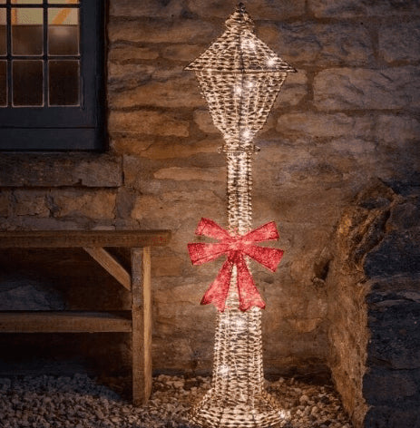 Marco Paul Traditionele kerstscène, verlichte kerstschaatsbaan met Marco Paul Traditionele kerstscène, verlichte kerstschaatsbaan met