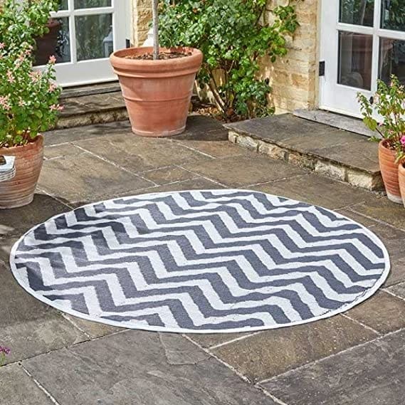 How to Keep Outdoor Rugs from Blowing Away: Simple Solutions