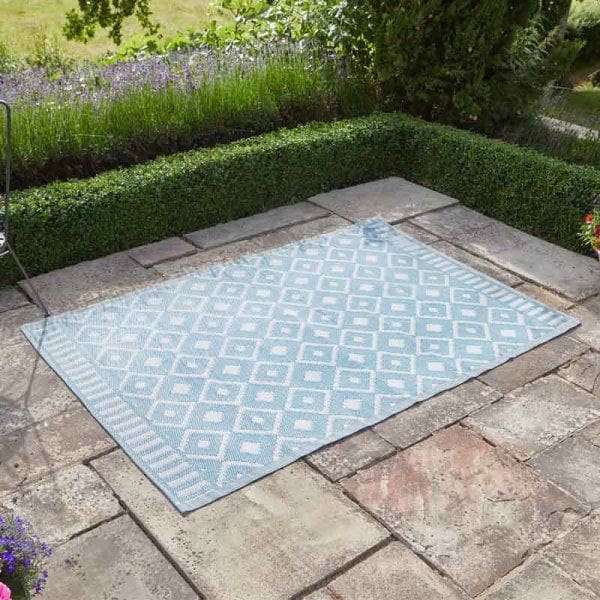 How to Clean Outdoor Rugs: Tips and Tricks