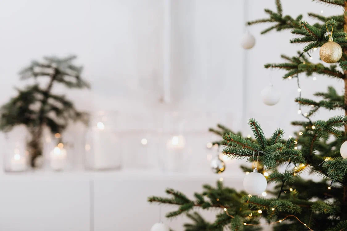 How to Easily Put Lights on a Christmas Tree: Step-by-Step Guide
