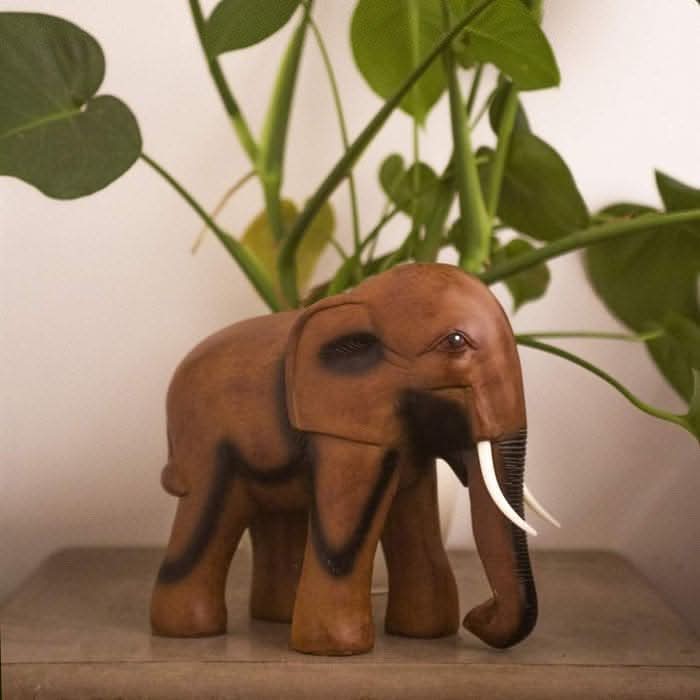 28cm African elephant wood effect resin garden ornament