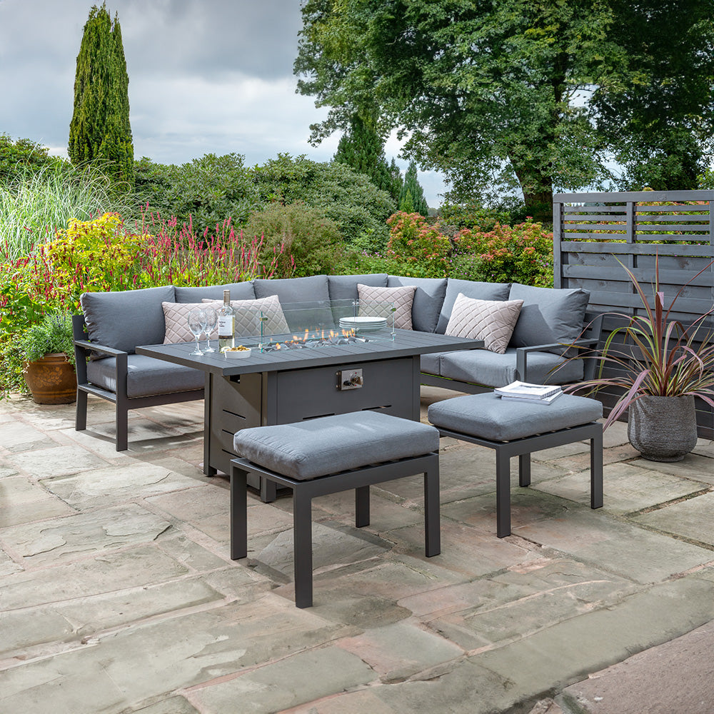 Titchwell Corner with Firepit Table