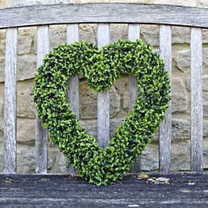 40cm green topiary heart with artificial boxwood leaves