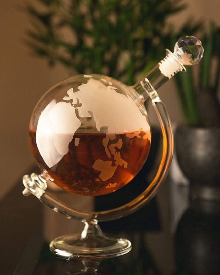 700ml glass globe whiskey decanter with ball stopper