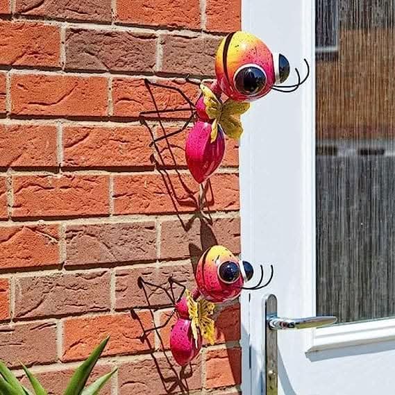 Hanging Garden Metal Ant Wall Clinger