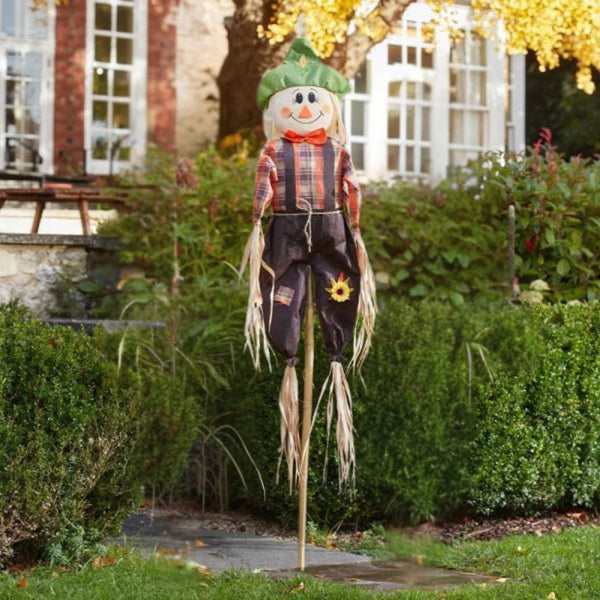Outdoor Halloween scarecrow duo