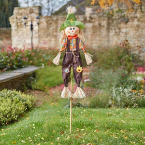 Outdoor Halloween scarecrow duo