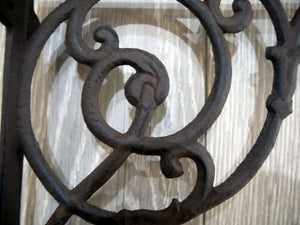 25cm cast iron wall bracket with scroll detailing
