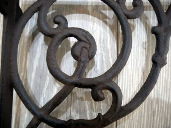25cm cast iron wall bracket with scroll detailing