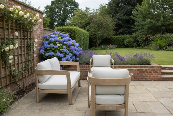 Outdoor lounge furniture set