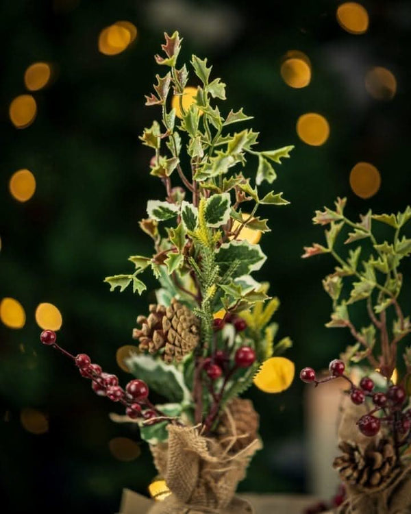 artificial-christmas-tree-with-jute-bags-burlap-sack