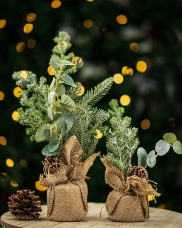 artificial-christmas-tree-with-jute-bags-burlap-sack
