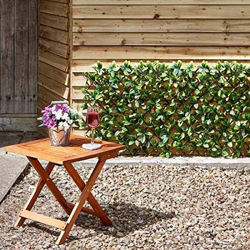 Expandable willow trellis with foliage
