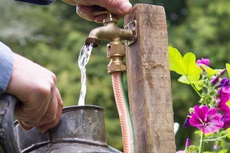 Portable outdoor garden hose tap