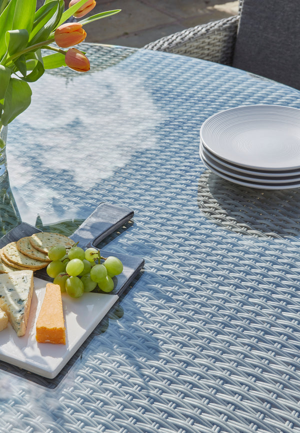 Reclining patio chairs with table