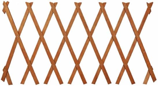 Adjustable wooden trellis for patios