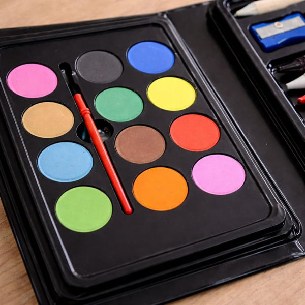 Compact art set for school and travel