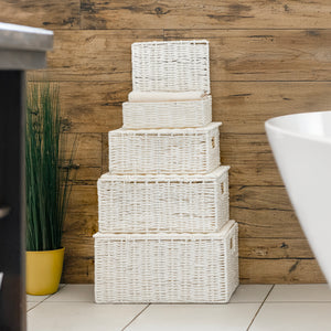 White wicker baskets arranged by size