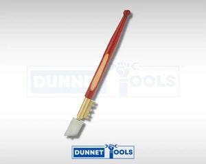 Oil lubricated glass scoring tool for smooth cuts