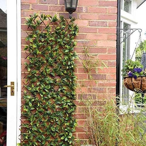 Artificial garden wall panel with leaves