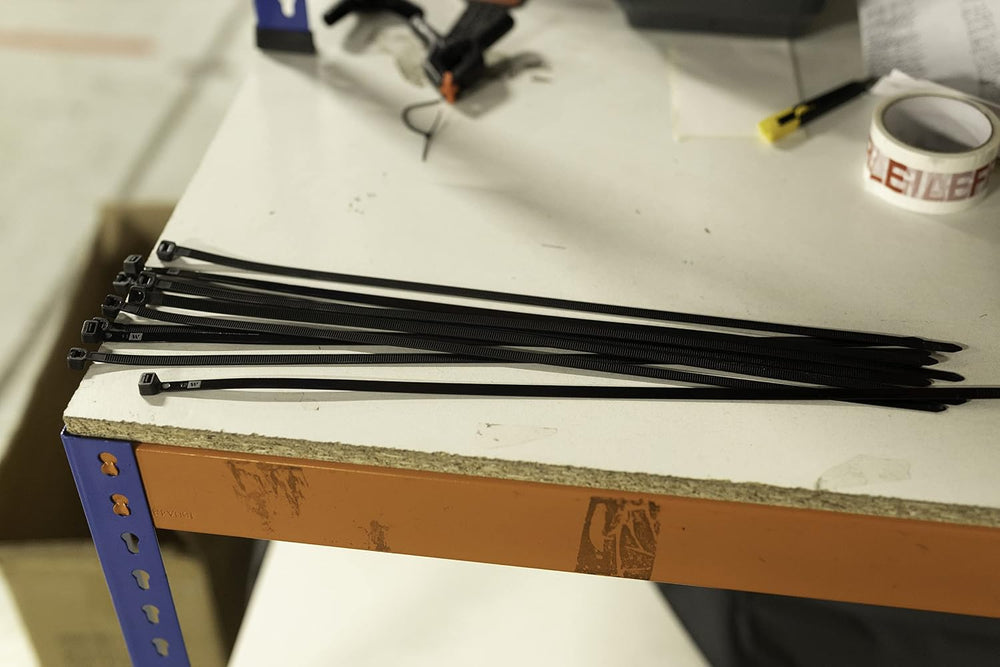 Heavy duty black cable ties 550mm pack