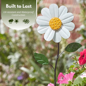 Colourful metal daisy lawn ornament