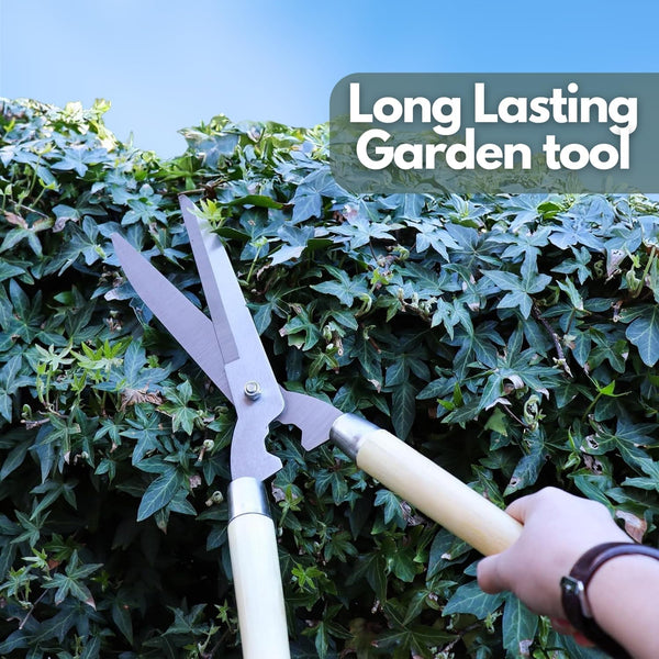 Manual hedge trimmer for shaping bushes and hedges