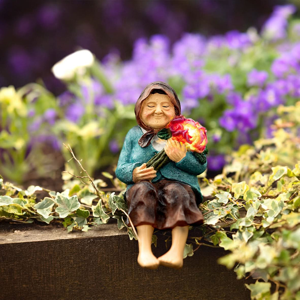 Grandmother solar garden ornament statue