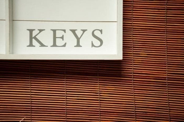 Rustic key storage rack for home entrance