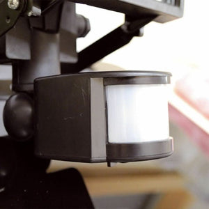 Halogen security floodlight with built-in motion sensor