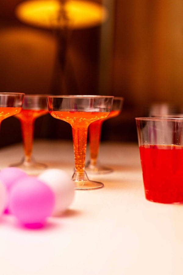 Party pong set with pink and white balls