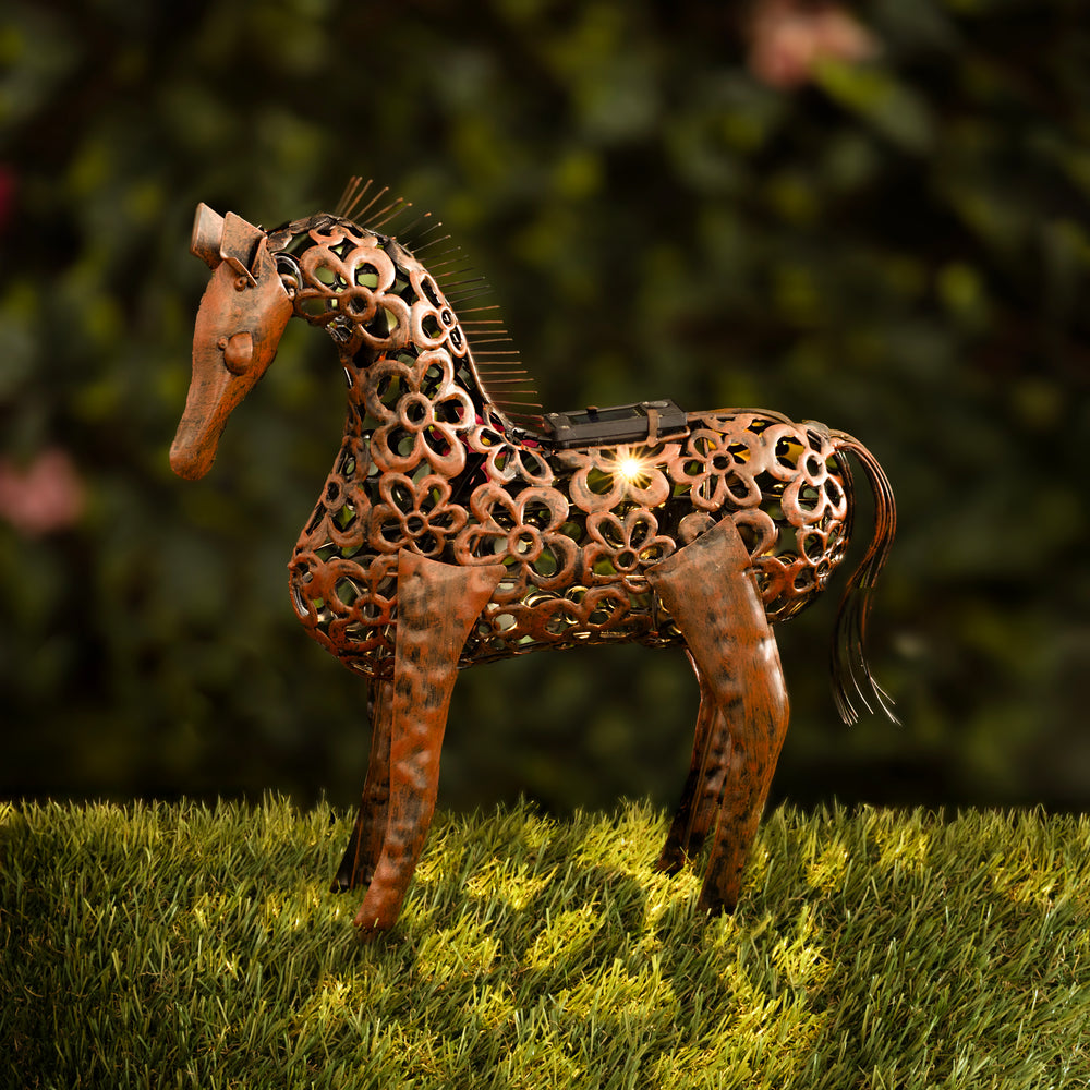 Solar light up horse garden ornament with LED lighting