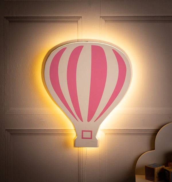 Wall mounted hot air balloon light with pull cord