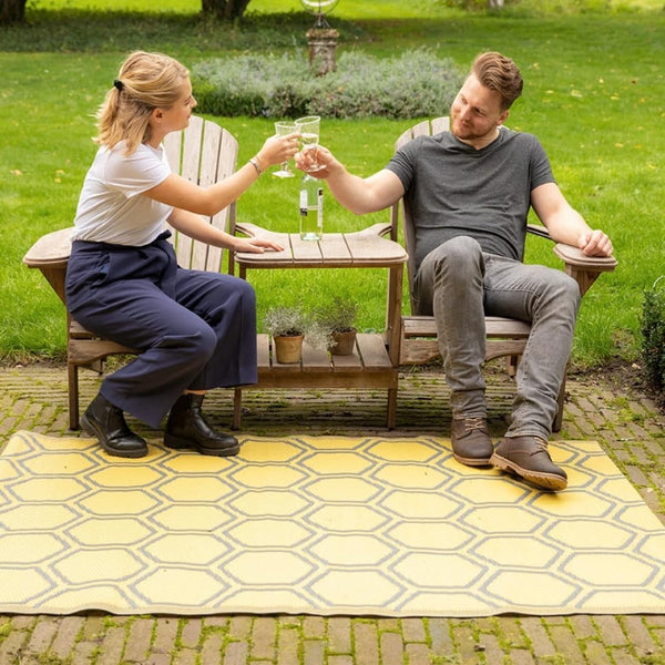 Large geometric indoor outdoor rug for patio