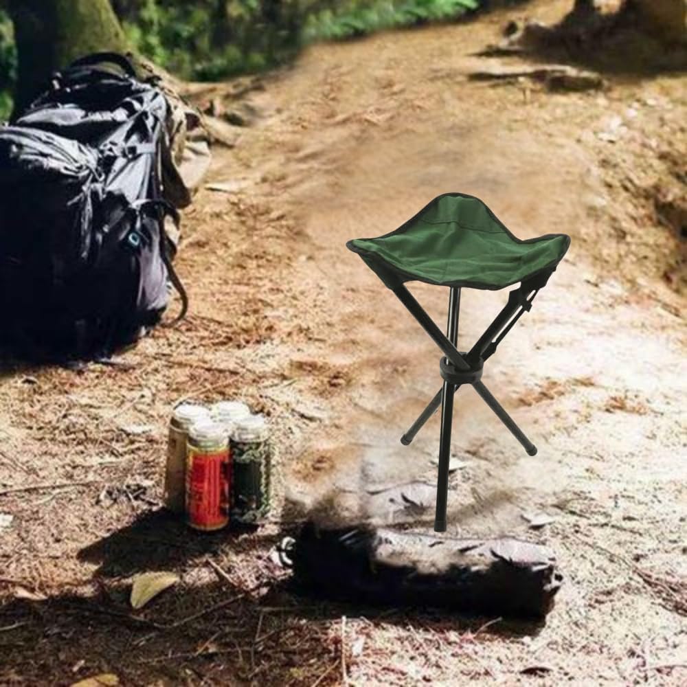 Compact outdoor tripod seat