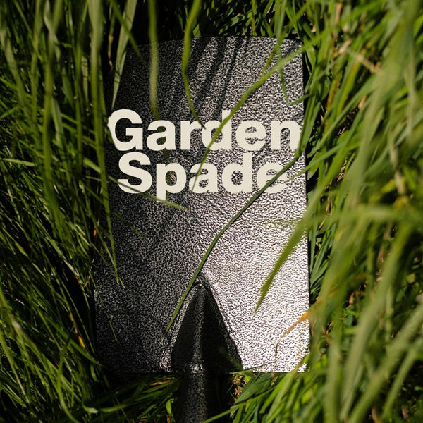Long handled garden spade with ergonomic grip