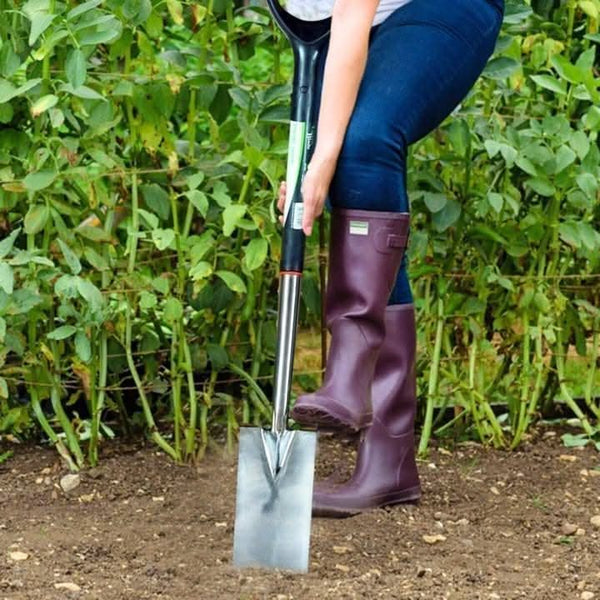long-lasting-polished-stainless-steel-digging-spade