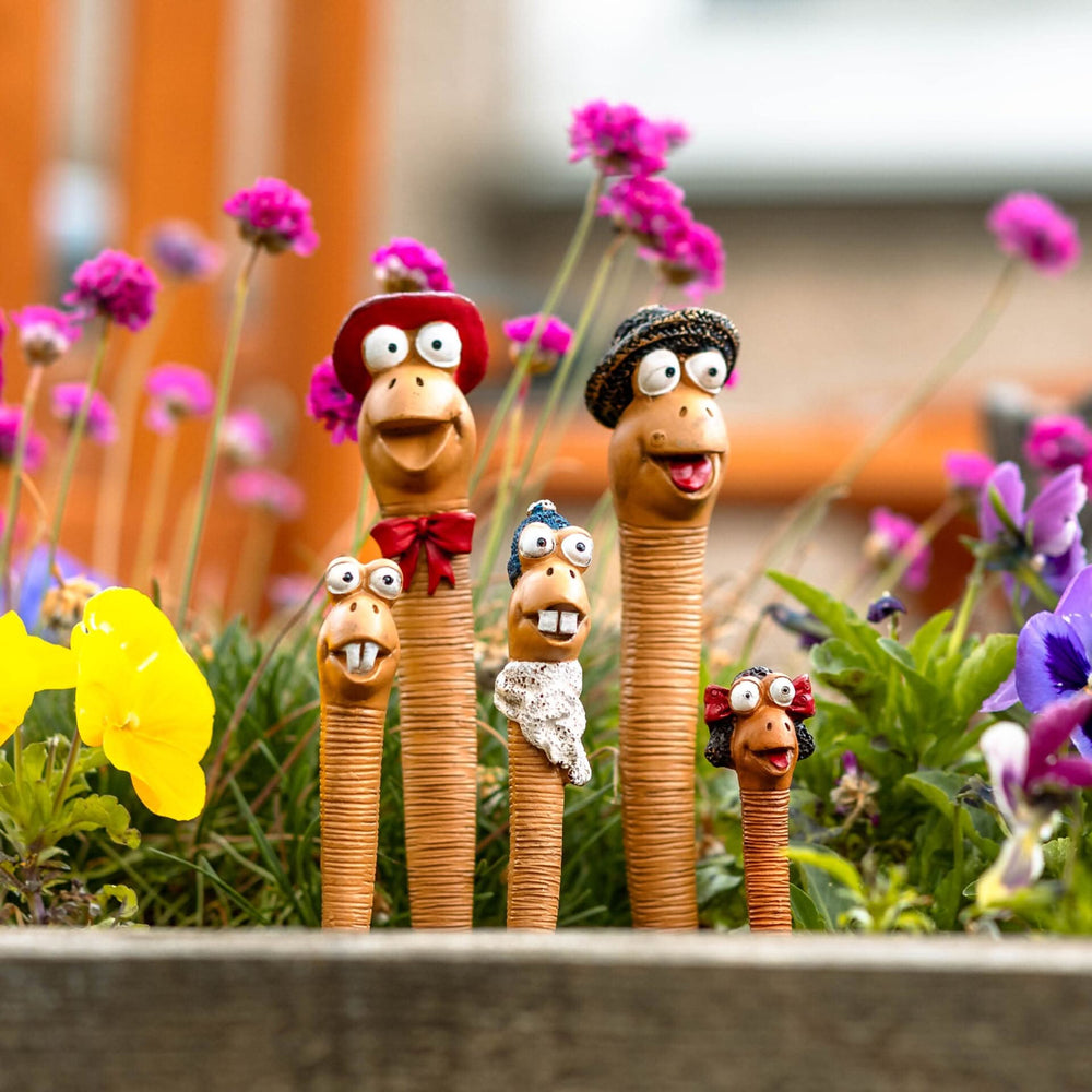 Mini resin worm family garden ornaments in plant pots