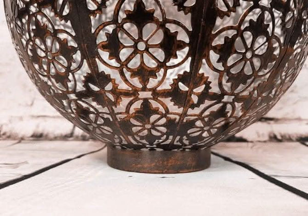 Solar hanging lantern for patio décor