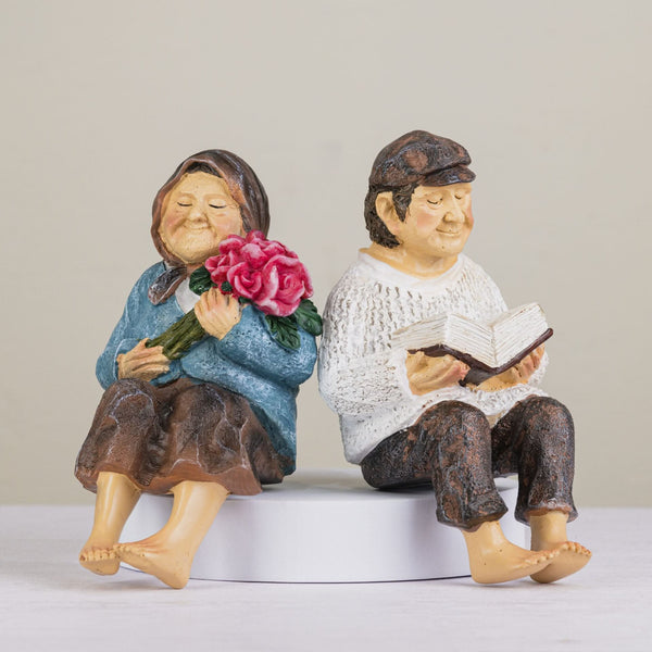 Solar powered outdoor décor figures