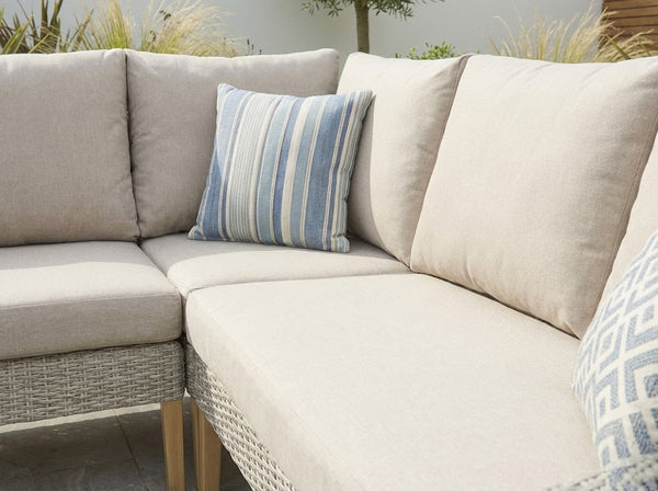 Modern wicker garden lounge set