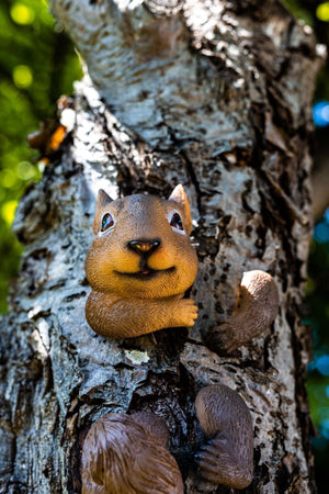 Decorative squirrel tree peeker for garden