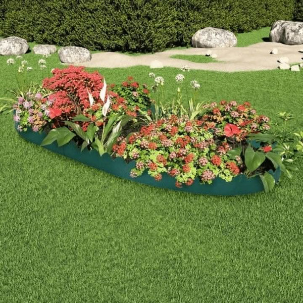 Scallop garden edging positioned around lawn
