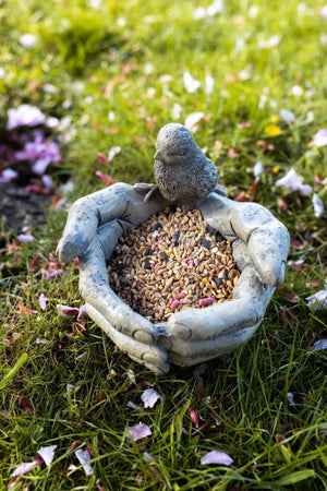 Vintage style bird bath for outdoor garden