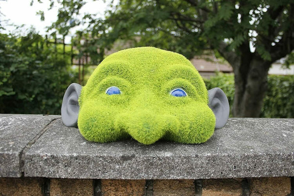 Freestanding grass effect hedge peeker ornament