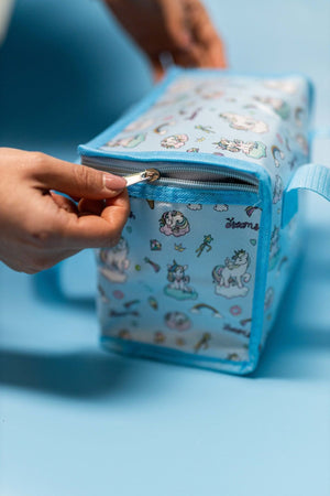 Colourful picnic lunch bag with zip closure and handles