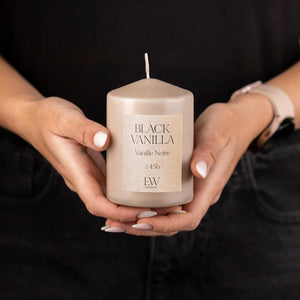 Aromatic black vanilla candle for living room
