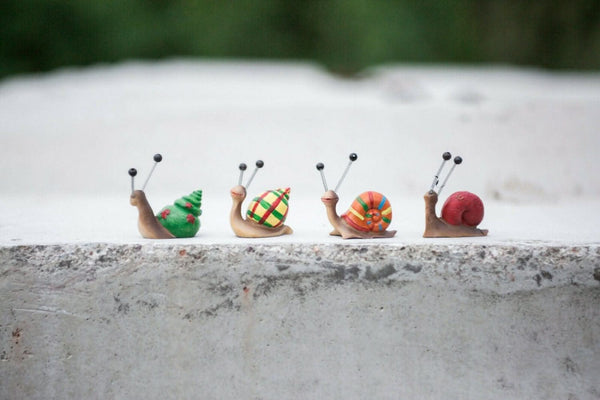 Decorative resin snail figurines for balcony and outdoor décor