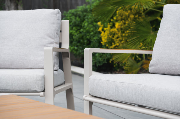 Contemporary patio lounge set