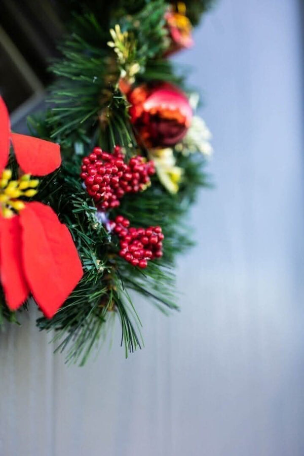 stunning-red-and-gold-christmas-wreath-decoration